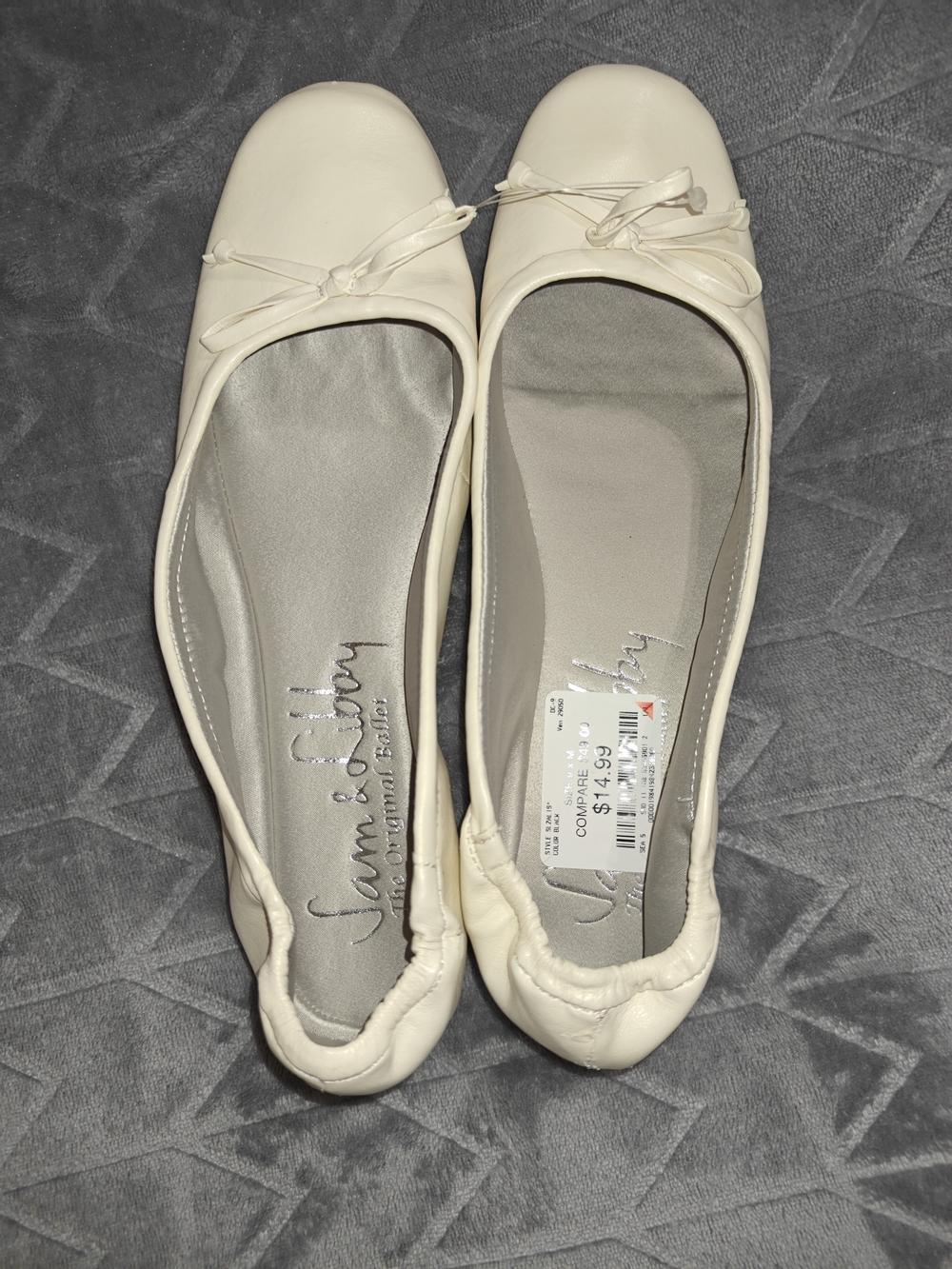 Sam & Libby Ivory Ballet Flats (New With Defects)Size 9